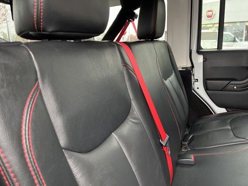 Used 2018 Jeep Wrangler Unlimited Rubicon image 45