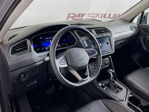 Used 2024 Volkswagen Tiguan SE image 35