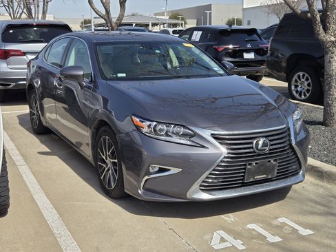 Used 2016 Lexus ES 350 w/ Luxury Package w/Wood Trim image 3
