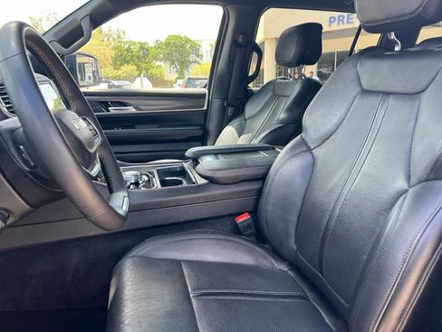 Used 2024 Jeep Wagoneer L Series II w/ Flexible Seating Group AWD/4WD image 8