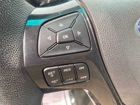 Used 2017 Ford Explorer XLT w/ Equipment Group 202A AWD/4WD image 37