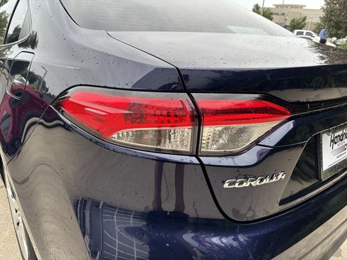 Used 2025 Toyota Corolla LE FWD image 11
