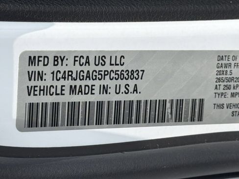 Used 2023 Jeep Grand Cherokee Altitude RWD image 37