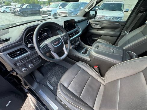 Used 2023 GMC Yukon XL SLT w/ SLT Premium Package AWD/4WD image 17