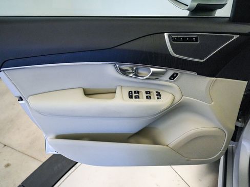 Used 2020 Volvo XC90 T5 Momentum w/ Protection Package Premier AWD/4WD image 22