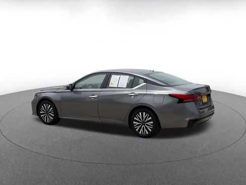 Used 2025 Nissan Altima 2.5 SV FWD image 10