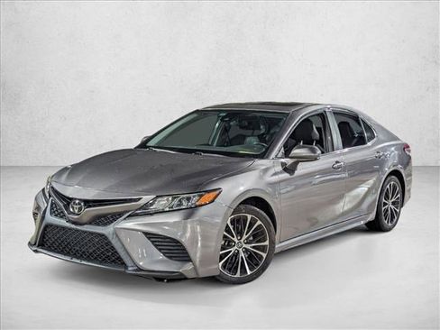 Used 2019 Toyota Camry SE FWD image 1