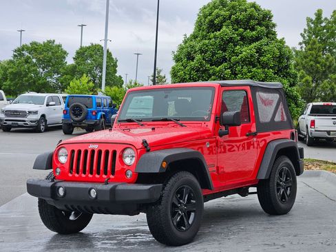 Used 2018 Jeep Wrangler Sport w/ Connectivity Group AWD/4WD image 3