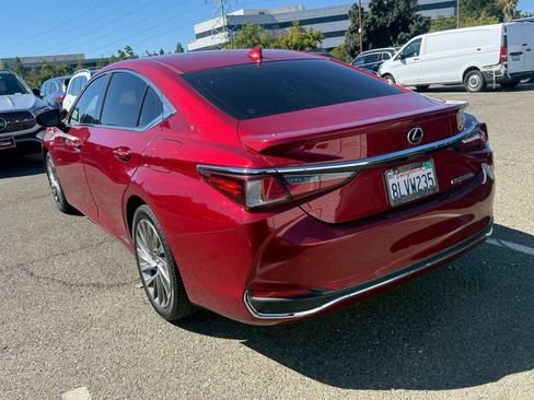 Used 2019 Lexus ES 300h w/ Accessory Package 2 FWD image 3