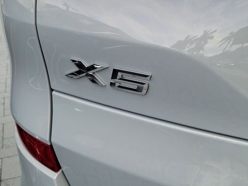 Used 2024 BMW X5 xDrive40i w/ M Sport Package AWD/4WD image 5