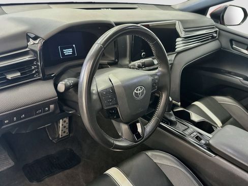 Used 2025 Toyota Camry SE FWD image 18