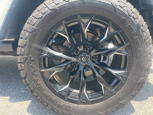 Used 2023 Jeep Wrangler Unlimited Sahara AWD/4WD image 35