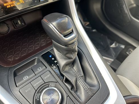 Used 2019 Toyota RAV4 Limited w/ Cold Weather Package AWD/4WD image 32