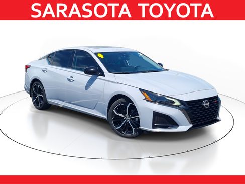 Used 2024 Nissan Altima 2.5 SR w/ SR Premium Package FWD image 1