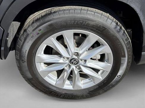 Used 2022 Toyota Corolla Cross LE FWD image 9