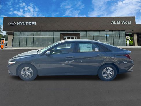 New 2026 Hyundai Elantra SE image 8