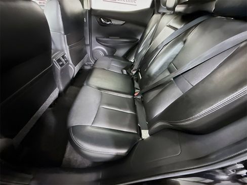 Used 2018 Nissan Rogue Sport SL w/ SL Premium Package image 28