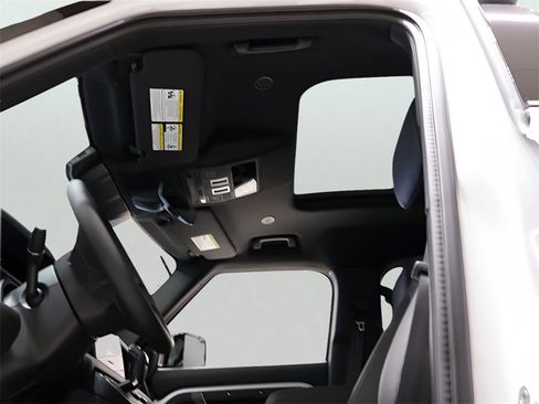 New 2025 Land Rover Defender 110 S image 32