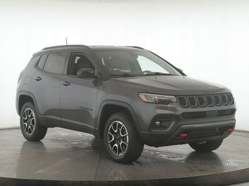Used 2024 Jeep Compass Trailhawk w/ Trailhawk Elite Group image 2