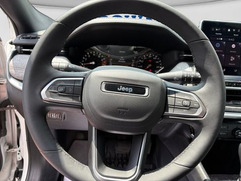 Used 2024 Jeep Compass Latitude AWD/4WD image 13