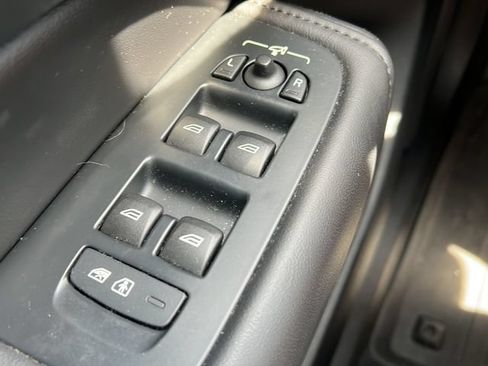Used 2024 Volvo XC60 B5 Plus w/ Climate Package AWD/4WD image 24