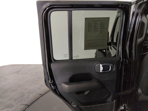 Used 2021 Jeep Gladiator Overland image 36