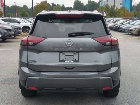 Certified 2025 Nissan Rogue SL w/ SL Premium Package FWD image 5