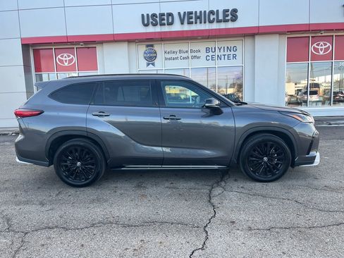 Certified 2023 Toyota Highlander XSE image 9