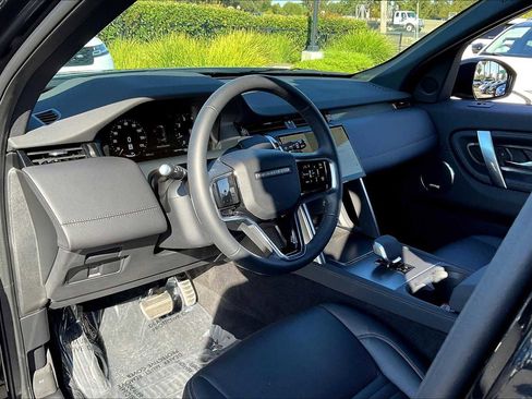 Used 2025 Land Rover Discovery Sport Dynamic SE image 17