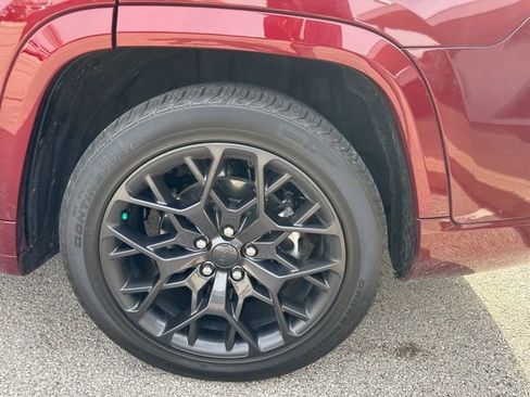 Used 2025 Jeep Grand Cherokee L Summit image 12