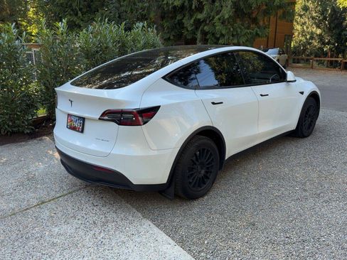 Used 2021 Tesla Model Y Long Range AWD/4WD image 3