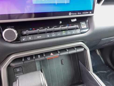 Used 2024 Toyota Tundra Limited image 21