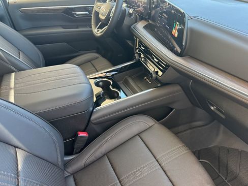 New 2026 Chevrolet Suburban High Country AWD/4WD image 19