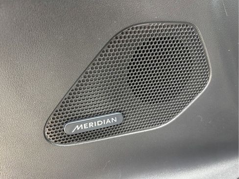 Used 2018 Jaguar F-PACE Premium image 26