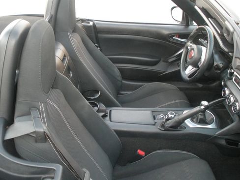 Used 2018 FIAT 124 Spider Classica w/ Technology & Siriusxm Group image 25