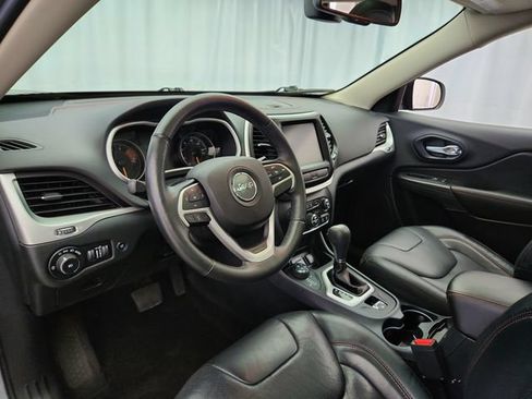 Used 2016 Jeep Cherokee Trailhawk w/ Comfort/Convenience Group AWD/4WD image 9