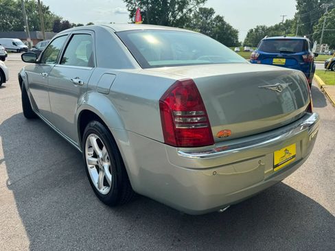 Used 2005 Chrysler 300 C w/ Protection Group II RWD image 6