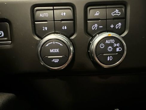 Used 2025 GMC Sierra 1500 AT4 w/ AT4 Premium Package AWD/4WD image 18