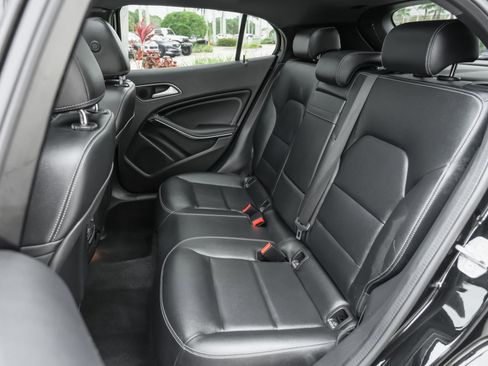 Used 2020 Mercedes-Benz GLA 250 4MATIC image 35