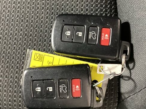 Used 2018 Toyota RAV4 XLE image 30