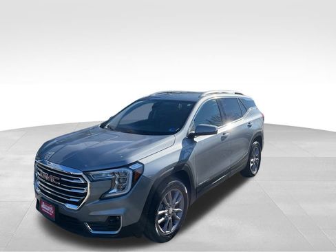 Used 2024 GMC Terrain SLT image 2
