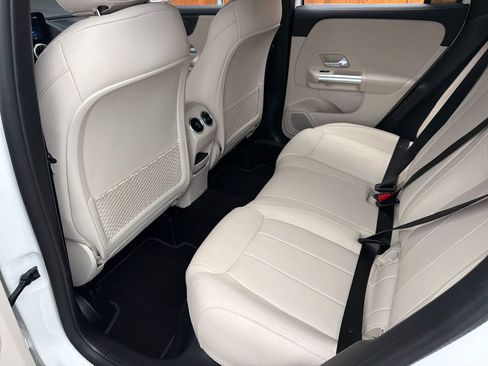 Used 2025 Mercedes-Benz GLA 250 4MATIC image 29