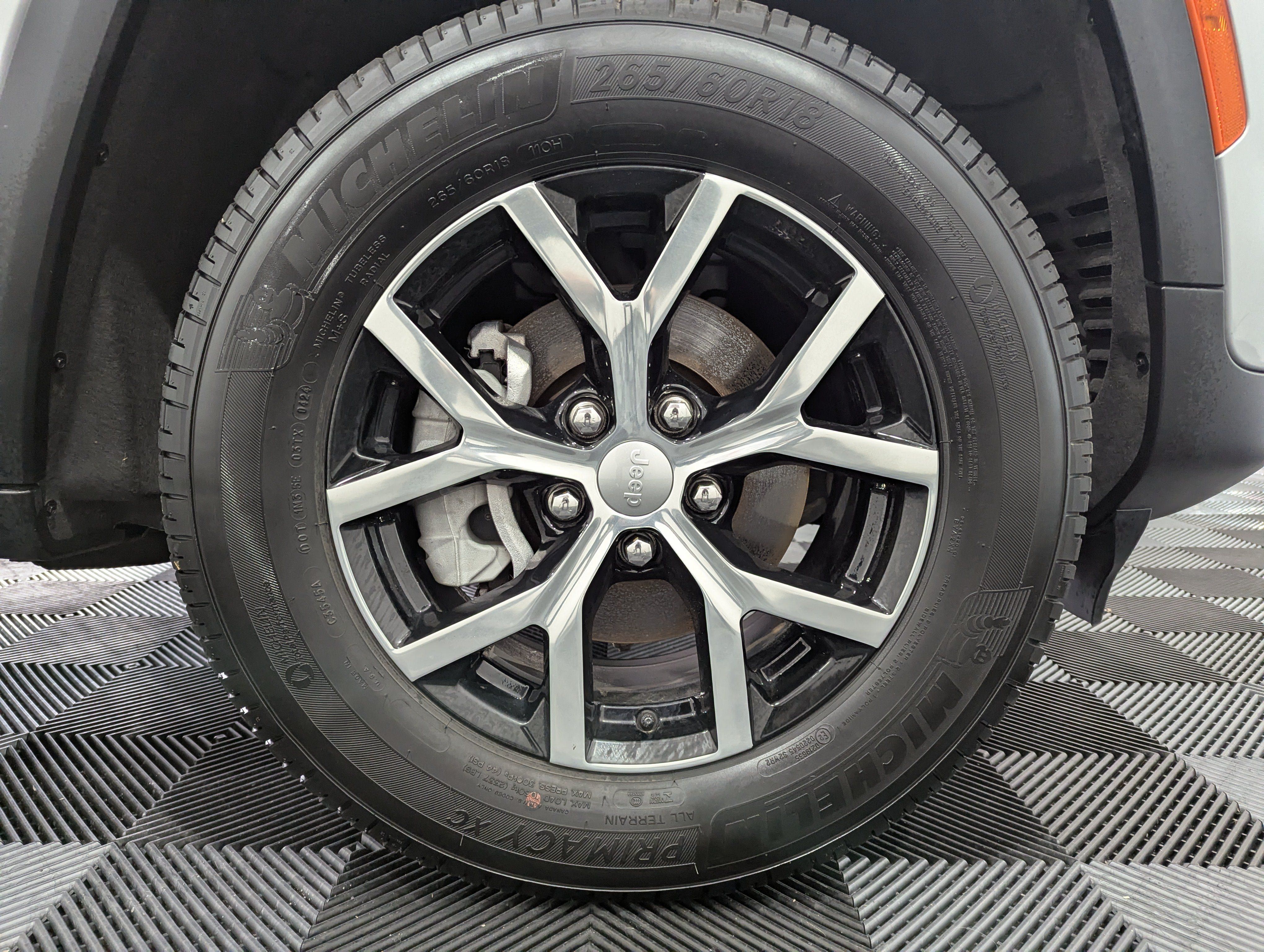 Used 2024 Jeep Grand Cherokee Limited AWD/4WD image 6