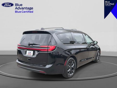 Used 2025 Chrysler Pacifica Limited FWD image 5