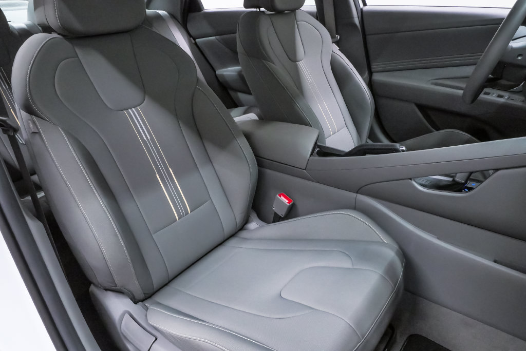 Certified 2026 Hyundai Elantra Sport FWD image 14