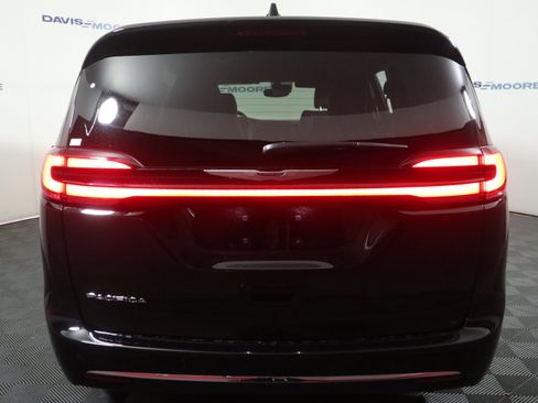 New 2026 Chrysler Pacifica Select image 7