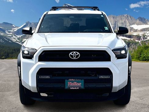 Used 2025 Toyota 4Runner SR5 AWD/4WD image 3