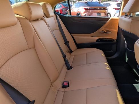 Used 2025 Lexus ES 300h w/ Premium Package image 19