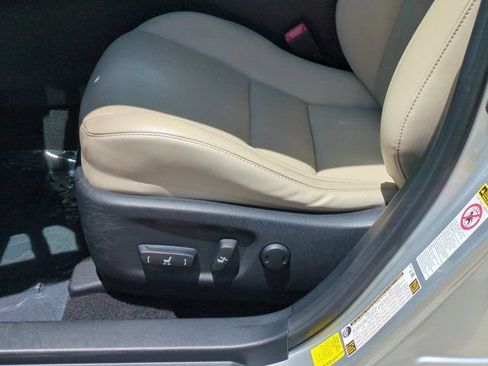 Used 2011 Lexus CT 200h Premium FWD image 17