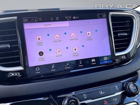 Used 2022 Chrysler Pacifica Touring-L FWD image 6